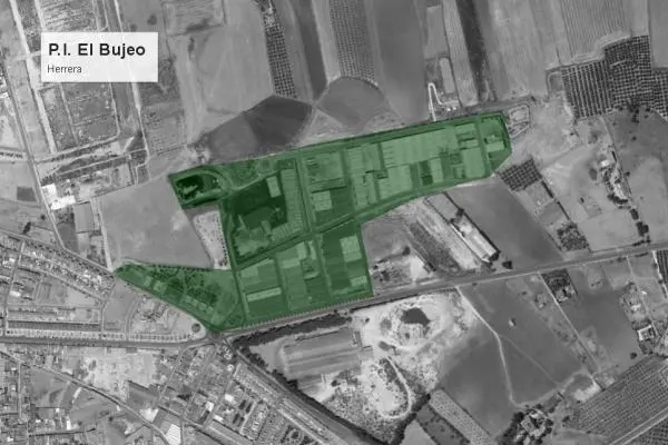 Vista aérea del Polígono Industrial El Bujeo en Herrera, mostrando parcelas urbanizadas y viales